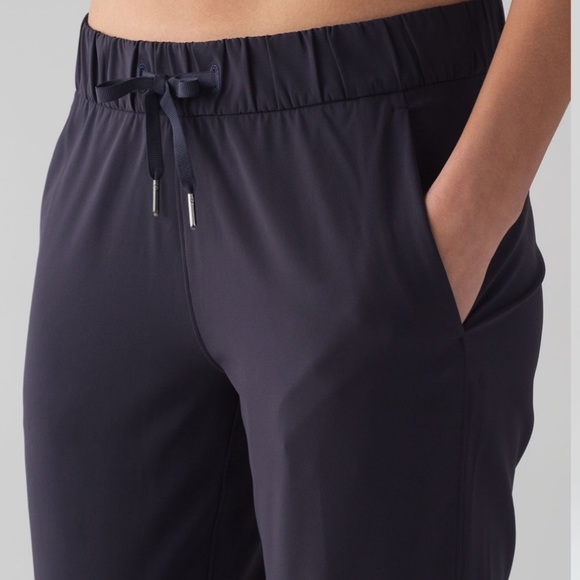 Lululemon Women’s On The Fly Pant 7/8 Navy Size 4 - Picture 4 of 11